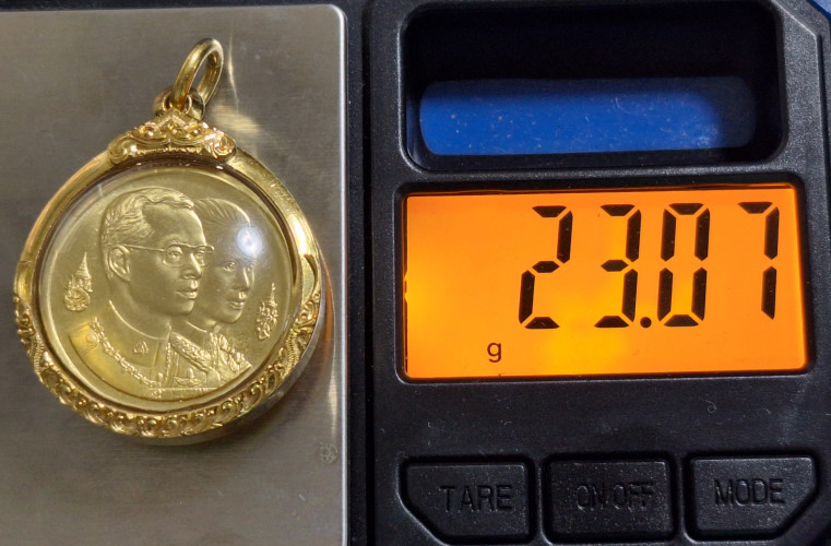 เหรียญร.9-ราชินี พระมหาธาตุเจดีย์ มหามงคล 60 พรรษา ปี35 กรอบทอง 23.07 กรัม กองทัพอากาศ พิธีใหญ่ 4