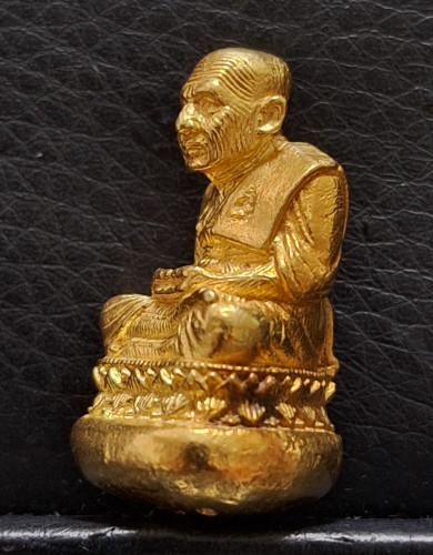 หลวงปู่ทวดโบราณเบ้าทุบมหาลาภ รุ่นกฐิน ปี40 บรรจุผงว่านปี2497วัดช้างให้ เนื้อทองคำ นิยมและหายาก 1