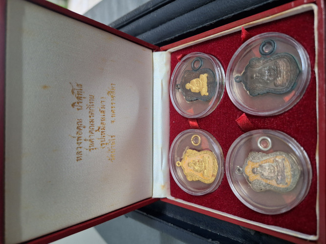 เหรียญชุดเสมาหลวงพ่อคูณ รุ่นค้ำคูณมรดกไทย ปี 2536 หมายเลขชุด 999 รุ่นนิยมครับ 8