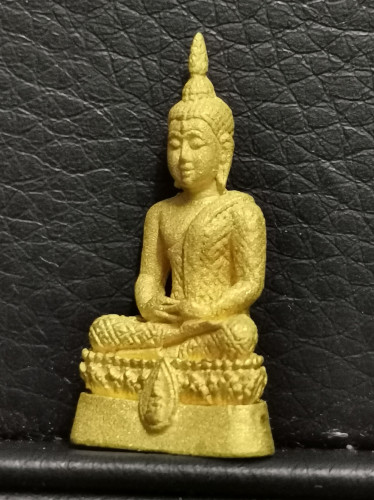 รูปหล่อพระแก้วมรกต ฤดูฝน มูลนิธิวิทยาลัยเขตสิรินธร พ.ศ. ๒๕๓๘ เนื้อทองคำบริสุทธิ์ พิมพ์ใหญ่ 1