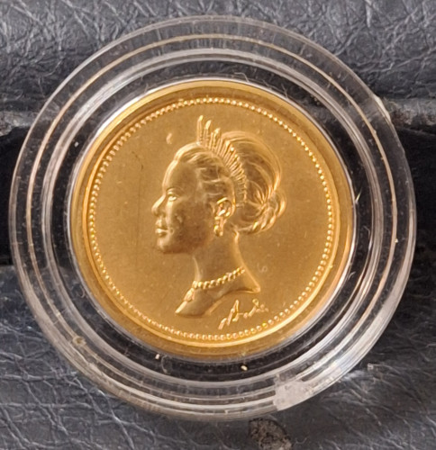 เหรียญราชินี ร.9 (พระพันปีหลวง) ชุดเบญจมหามงคล ปี2540 เนื้อทองคำ 99.99 หนัก 3กรัม พร้อมกล่อง