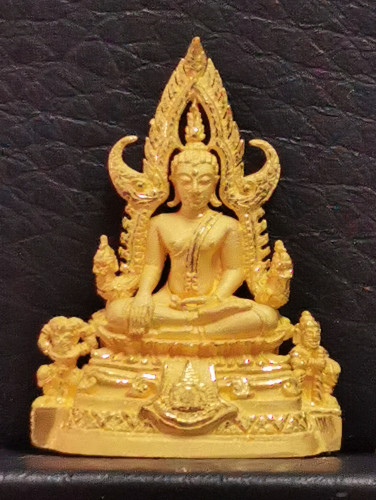 รูปหล่อพระพุทธชินราช ภ.ป.ร. เฉลิมพระชนมายุ 6 รอบ ปี 42 เนื้อทองคำ น้ำหนัก 9.86 กรัม พิธีใหญ่ พร้อมกล