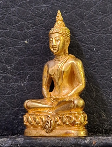 พระปางสมาธิสุโขทัย 90 พรรษา สมเด็จย่า ปี 2533 เนื้อทองคำ หนัก 7.26 กรัม สภาพสวยพร้อมกล่อง 1