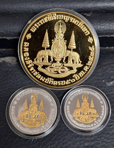 เหรียญชุดที่ระลึก ร.9 คามิโอ กาญจนาภิเษก ปี2539 เนื้อทองคำขัดเงา90% หนัก 45.77 กรัม พร้อมกล่อง 1