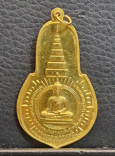เหรียญพระพุทธมงคลนายก หลัง ภปร. ปี12 เนื้อทองคำ พิมพ์ใหญ่ ท่านเจ้าคุณนรฯ อธิษฐานจิต สภาพสวยมาก