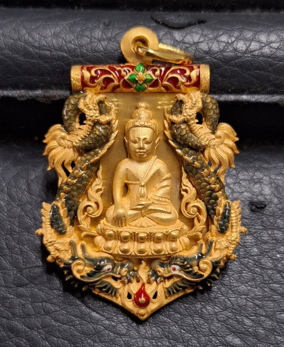 เหรียญเสมาฉลุ 3 ชิ้น พระกริ่งปวเรศ รุ่นพุทธปวเรศ เนื้อทองคำลงยาสีเขียว 24.53กรัม ปี2554 พร้อมกล่องแล
