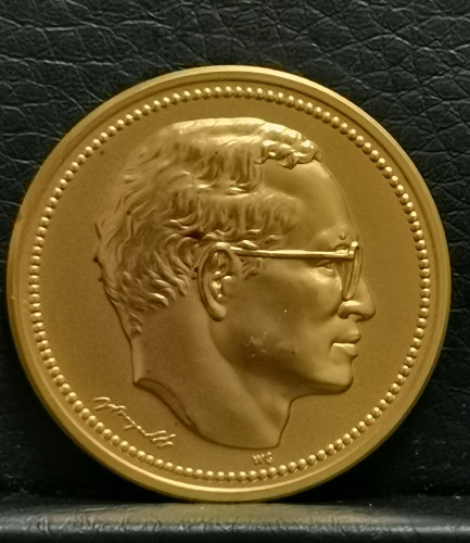 เหรียญในหลวงมหาราช ทรงเรือใบ ชุดเบญจมหามงคล ปี2542 เนื้อทองคำ 99.99 หนัก 17 กรัม พิธีใหญ่