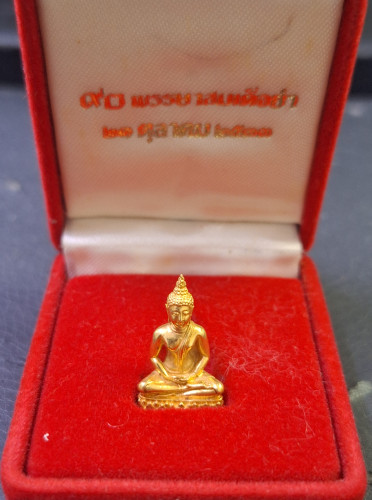 พระปางสมาธิสุโขทัย 90 พรรษา สมเด็จย่า ปี 2533 เนื้อทองคำ หนัก 7.26 กรัม สภาพสวยพร้อมกล่อง 5