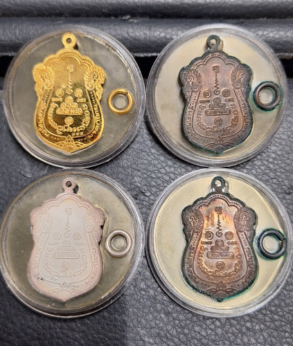 เหรียญชุดเสมาหลวงพ่อคูณ รุ่นค้ำคูณมรดกไทย ปี 2536 หมายเลขชุด 999 รุ่นนิยมครับ 1