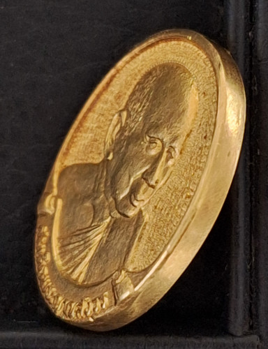 เหรียญรูปไข่สมเด็จพระญาณสังวร ครบ 75 ชันษา ปี2531 เนื้อทองคำ หนัก 14.59 กรัม วัดบวรนิเวศ สภาพสวย หาย 2