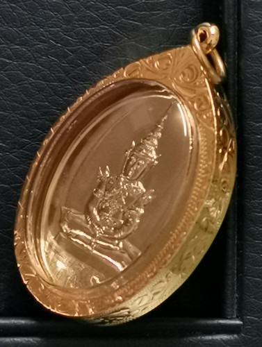เหรียญพระแก้วมรกต ทรงเครื่องฤดูร้อน ภปร กรอบทองคำ ปี2525 ฉลองกรุงรัตนโกสินทร์ 200 ปี รุ่นแรก 2