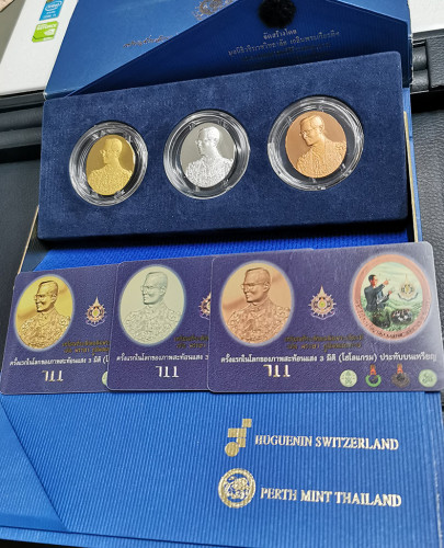 เหรียญ 72 พรรษา ปี2542 โฮโลแกรมรุ่นแรก ฮูกานินทร์ ทอง9999 20 กรัม เงิน ทองแดง สวยครบชุดพร้อมกล่อง 2