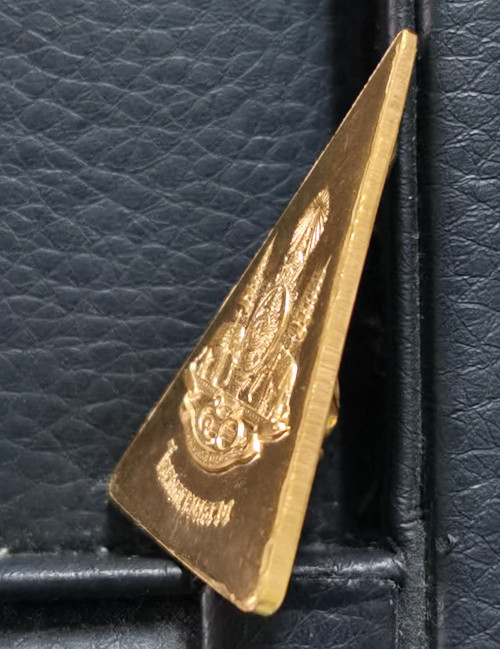 เหรียญพระพุทธนวราชบพิตร พระพิมพ์จิตรลดา ปี2539 พิมพ์ใหญ่ ชุดทองคำ เงิน นวะ สภาพเดิมๆพร้อมกล่อง พิธีใ 5