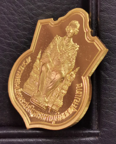 เหรียญเสมาในหลวงนั่งบังลังค์ เนื้อทองคำขัดเงา ปี2539 กระทรวงมหาดไทย เหรียญยอดนิยม 2