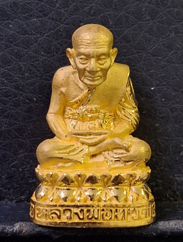 รูปหล่อหลวงปู่ทวด รุ่น111ปี กระทรวงกลาโหม ทองคำ พิมพ์ใหญ่ ปี2540 พิธีใหญ่ อ.นอง ร่วมปลุกเสก