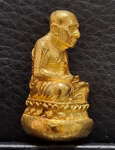 หลวงปู่ทวดโบราณเบ้าทุบมหาลาภ รุ่นกฐิน ปี40 บรรจุผงว่านปี2497วัดช้างให้ เนื้อทองคำ นิยมและหายาก 3