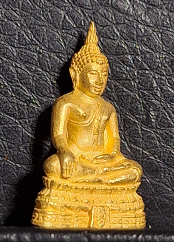 พระชัยชินสีห์ สมเด็จญาณสังวร วัดบวรนิเวศ เนื้อทองคำ ปี2535 สภาพสวย 3