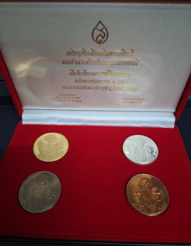 เหรียญ 3 พระองค์ ที่ระลึกครบ 6 รอบ รัชกาลที่9 ปี42 ชุดทองคำ พิธีใหญ่ พร้อมกล่องเดิมๆ 2