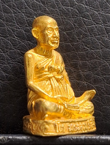 รูปหล่อสมเด็จพระพุฒาจารย์โต รุ่น 122 ปี พ.ศ.2537 วัดระฆังฯ เนื้อทองคำ พิธีใหญ่ นิยมมาก 3