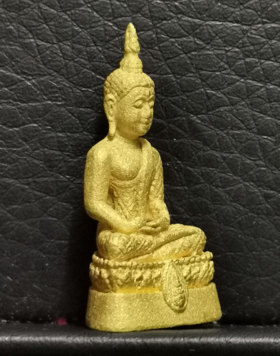 รูปหล่อพระแก้วมรกต ฤดูฝน มูลนิธิวิทยาลัยเขตสิรินธร พ.ศ. ๒๕๓๘ เนื้อทองคำบริสุทธิ์ พิมพ์ใหญ่ 3