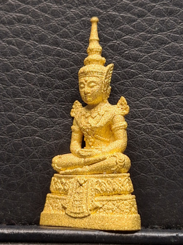 พระแก้วมรกตกรมสรรพสามิต ทองคำพ่นทราย ปี2539 ทอง99.99%18กรัม พิธีใหญ่ สภาพเดิมพร้อมกล่องและเซอร์ 1