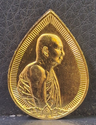 เหรียญสมเด็จพระญาณสัวร พิมพ์หยดน้ำ ทองคำพิมพ์ใหญ่  ปี2533 สภาพสวย พิมพ์นิยมครับ