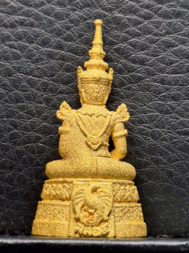 พระแก้วมรกตกรมสรรพสามิต ทองคำพ่นทราย ปี2539 ทอง99.99%18กรัม พิธีใหญ่ สภาพเดิมพร้อมกล่องและเซอร์ 2