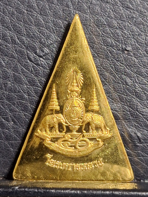 เหรียญพระพุทธนวราชบพิตร พิมพ์จิตรลดา ปี39 พิมพ์ใหญ่ ชุดทองคำ เงิน นวะ สภาพเดิมพร้อมกล่อง 3