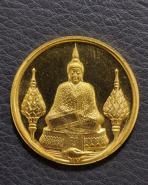 เหรียญพระแก้วมรกต ภปร. ทรงเครื่อง 3ฤดู รุ่นราชศรัทธา 200 ปีกรุงเทพฯ ปี 2525 สุดสวย พิธีใหญ่พร้อมกล่อ 6