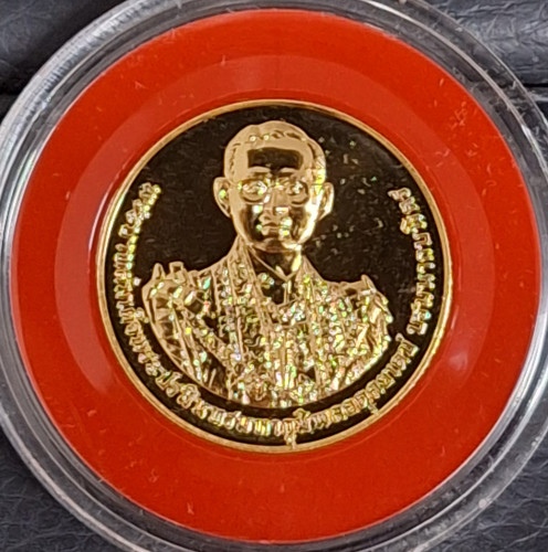  เหรียญถวายพระเพลิงพระบรมศพรัชกาลที่9 ปี2560 เนื้อทองคำ ร้อยละ99 หนัก 20กรัม พร้อมกล่องและใบเซอร์