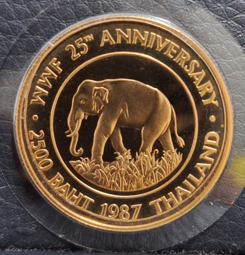 เหรียญที่ระลึก 25 ปี อนุรักษ์สัตว์ป่าโลก (ช้างไทย) ปี2530 เนื้อทองคำขัดเงา ราคาหน้าเหรียญ 2500 บาท