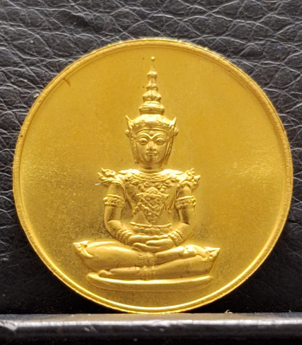 เหรียญพระแก้วมรกต รุ่นบูรณะฉัตร ปี 2531 เนื้อทองคำ พิมพ์ใหญ่ 15.18 กรัม พิธีใหญ่ สภาพสวยมากๆ