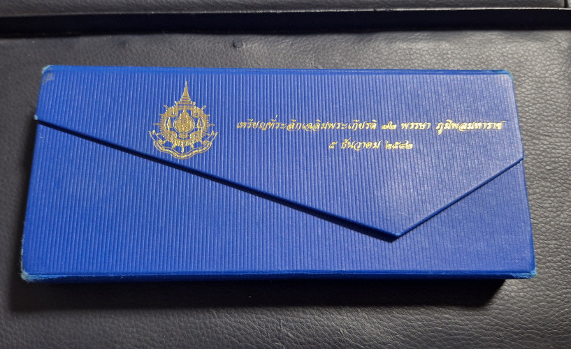 เหรียญ 72 พรรษา ปี2542 โฮโลแกรมรุ่นแรก ฮูกานินทร์ ทอง9999 20 กรัม เงิน ทองแดง สวยครบชุดพร้อมกล่องและ 3