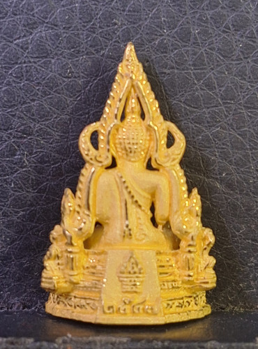 รูปหล่อพระพุทธชินราช รุ่นปิดทอง 2547 เนื้อทองคำ น้ำหนัก 16.5 กรัม พิธีใหญ่ พร้อมกล่อง 1