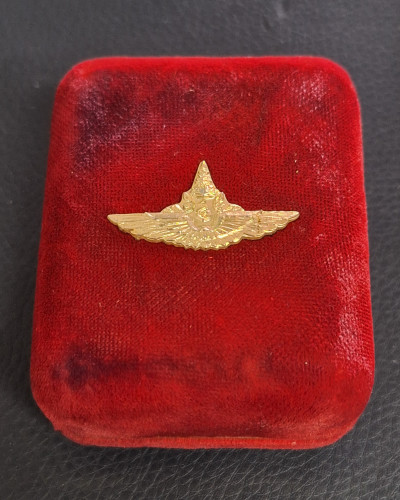 เหรียญพระมหาธาตุเจดีย์ ในหลวง-ราชินี ทองคำ 2 บาท ปี 35 ที่ระลึกมหามงคล 60 พรรษา กองทัพอากาศ พร้อมกล่ 6