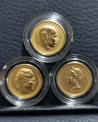 เหรียญเปลือย ชุดเบญจมหามงคล ปี2542 เนื้อทองคำ 99.99 พิมพ์จิ๋ว หนักเหรียญละ 3กรัม พิธีใหญ่ สภาพสวยพร้ 0
