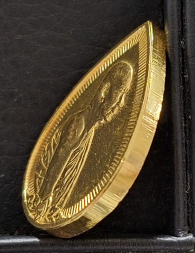 เหรียญสมเด็จพระสังฆราชหยดน้ำ ทองคำพิมพ์ใหญ่ ปี2533 สภาพสวยพร้อมกล่องเดิมๆ พิมพ์นิยมครับ 2