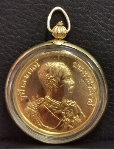 เหรียญหลวงพ่อคูณหลัง ร.5 รุ่นเหยียบโฉนด มหาลาภ9บารมี ปี39 กรอบทอง 1