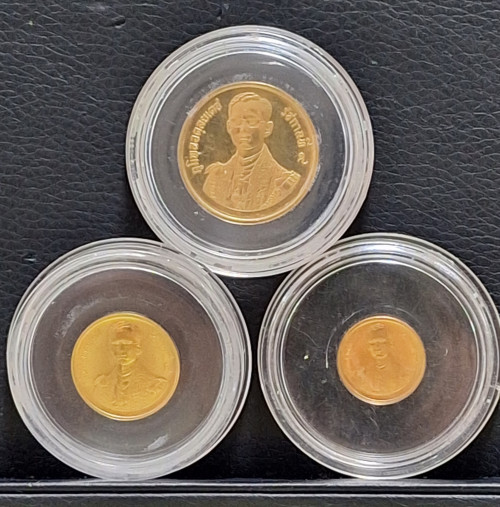 เหรียญกษาปณ์ที่ระลึก 60 พรรษา รัชกาลที่9 เนื้อทองคำธรรมดา ปี2530 ครบชุด สภาพสวยเดิมๆ หายากมากครับ 2