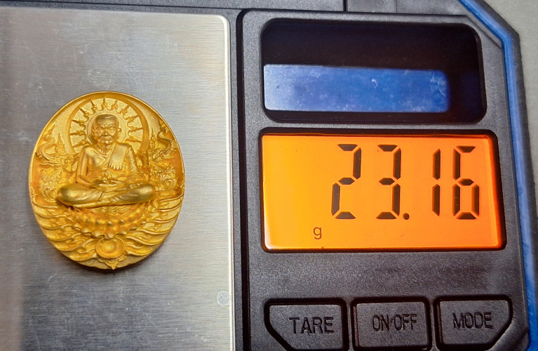 เหรียญหลวงปู่ทวด เนื้อทองคำ พิมพ์เล็ก รุ่นอภิเมตตา มหาโพธิสัตว์ พุทธอุทยานมหาราช พร้อมใบเซอร์ 4