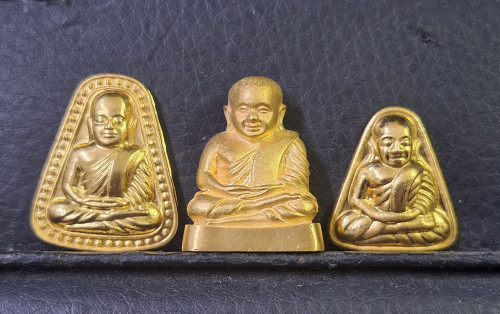 รูปหล่อหลวงพ่อเงิน วัดบางคลาน ปี2545 รุ่นแบ่งบุญหนุนการศึกษา กรรมการ สภาพสวยพร้อมกล่องเดิมๆ นิยม 