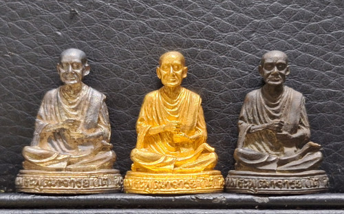 พระสมเด็จโต วัดระฆัง ครบ 118 ปี ปี2533 ชุดกรรมการใหญ่ สร้าง 100 ชุด สภาพสวยทุกองค์ หายากมาก พร้อมกล่ 1
