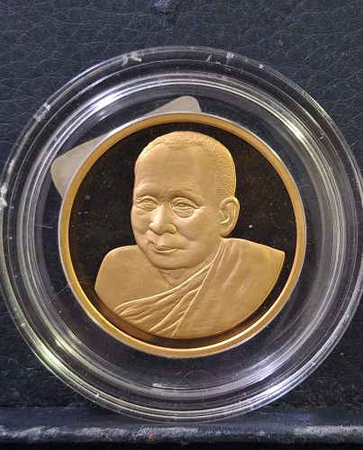 เหรียญที่ระลึก 80 พรรษา สมเด็จพระญาณสังวร สมเด็จพระสังฆราช ปี 2536 เนื้อทองคำขัดเงาพร้อมกล่อง