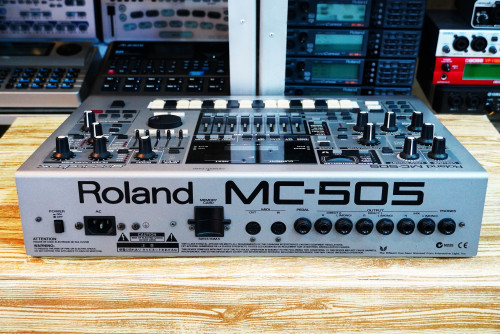 สวยๆ Roland MC-505 Groove Box (MADE IN JAPAN) กรูฟบอกซ์ตัวในตำนานยุค90 ใครหาซาวด์แนวนี้อยู่จัดไป เสี 2