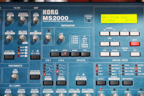 เหมือนใหม่กล่องครบ KORG MS2000 (JAPAN) ซื้อมาน่าจะไม่ได้ใช้เลย เก็บดีมาก สภาพนอนกล่อง 8