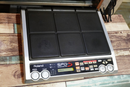 Roland SPD-S Sampling Pad มีรอย ใช้งานปรกติ แซมป์เสียงแล้ว แถมเมม512MB และอะแด๊ปเตอร์ 4