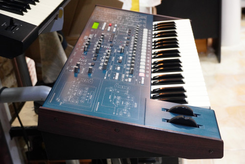 เหมือนใหม่กล่องครบ KORG MS2000 (JAPAN) ซื้อมาน่าจะไม่ได้ใช้เลย เก็บดีมาก สภาพนอนกล่อง 4