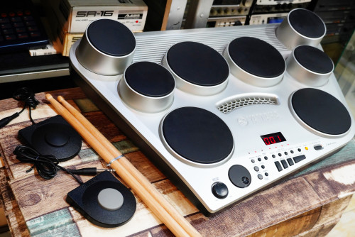กลองไฟฟ้า YAMAHA DD-65 พร้อมฟุต2อัน อะแด๊ปเตอร์ ไม้กลอง เซฟชุดกลองได้3ชุด ต่อคอมGMคาราโอเกะได้ 3