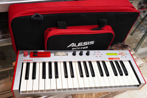 สวยๆพร้อมกระเป๋า ALESIS MICRON 37คีย์โซโล่คีย์บอร์ดซินธิไซเซ่อร์ มี600เสียง พร้อมอะแด๊ปเตอร์