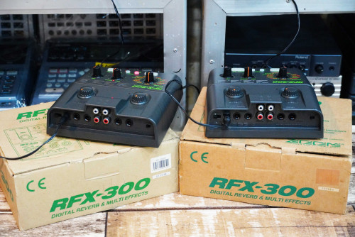 ZOOM RFX-300 (JAPAN) เอฟเฟคไมค์ญี่ปุ่น ขนาดกระทัดรัด ปรับง่าย เสียงดีมาก ราคาเบาๆ พร้อมอะแด๊ปเตอร์ 2